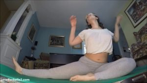 LoveRachelle2 - Ripping Yoga Farts - FullHD-1080p 00000