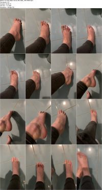 my-feet-when-i-sit-on-the-toilet_10017839.ScrinList