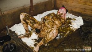 ManureFetish - Catwoman Lyndra First Time In The Manure Channel 00002