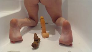 DirtyLena - Poo And Pee In Bath 00001