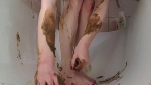 Anna Coprofield   Poo In The Bathtub 00002 300x169 - Anna_Coprofield - White Jeans