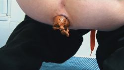 MiaRoxxx - BIG morning closeup turd! 00001