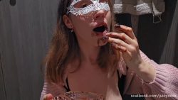 Juicy XXXO - Public S687897809cat in the Fitting Booth 00003